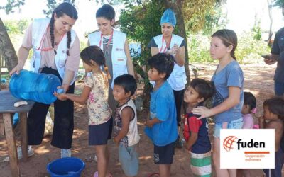 Las alumnas del Experto en cooperación internacional ponen en práctica la intervención de la higiene de manos en la comunidad indígena de Paraguaya Potrero de Guayaki