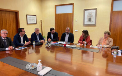 Presentamos la Memoria de actividades de la Cátedra Fuden-UCLM al rector