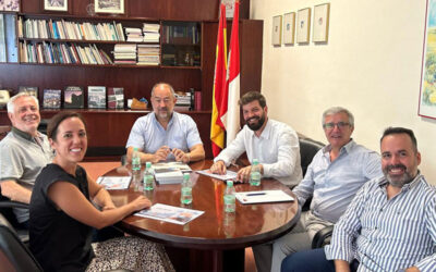 La Cátedra Fuden-UCLM presenta su memoria de actividades 2023 al rector de la Universidad