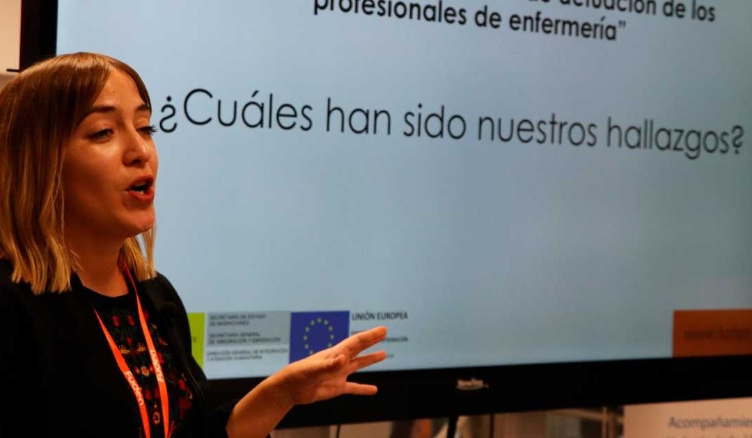 La enfermera de FUDEN Claudia González interviene en el seminario “Cuidados, salud mental y transculturalidad” de la USC